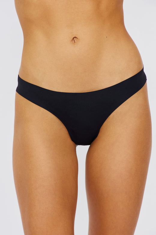 UNDERCOVER Style Helpers Seamless High Cut Thong Black 3 Pack