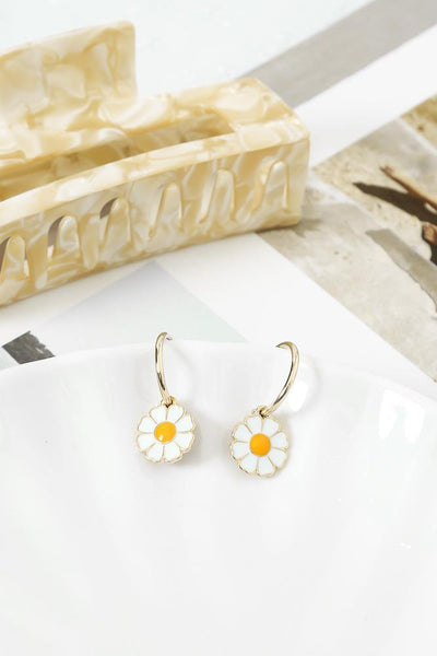 Pick The Daisies Earrings White | Hello Molly