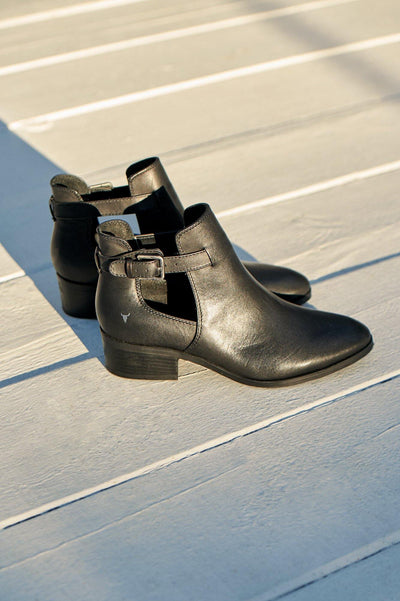 WINDSOR SMITH Reina Boot Black Leather | Hello Molly